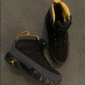 JORDAN 9 UNIVERSITY GOLD: NEW